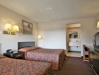 Clarion Pointe East Lansing University Area