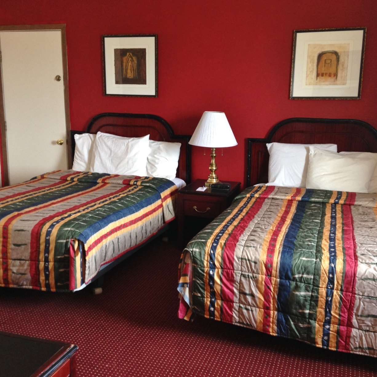 Econo Lodge Inn & Suites