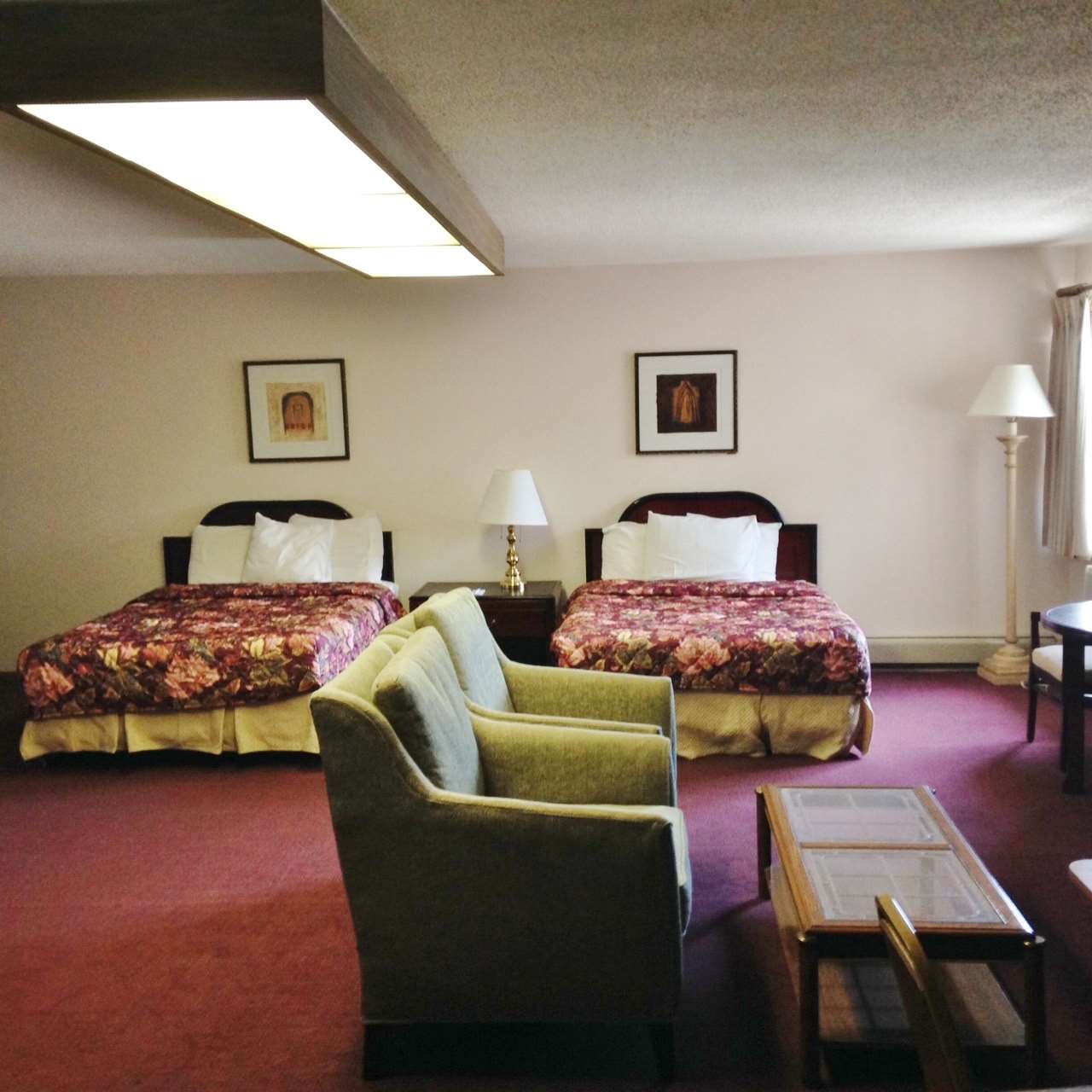 Econo Lodge Inn & Suites