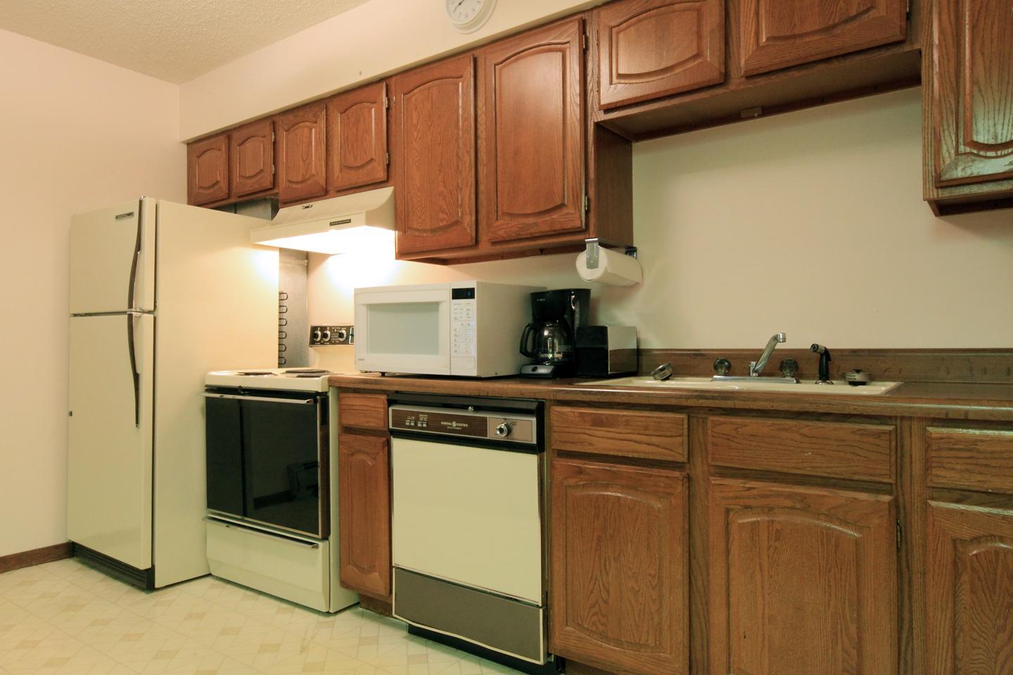 Econo Lodge Inn & Suites