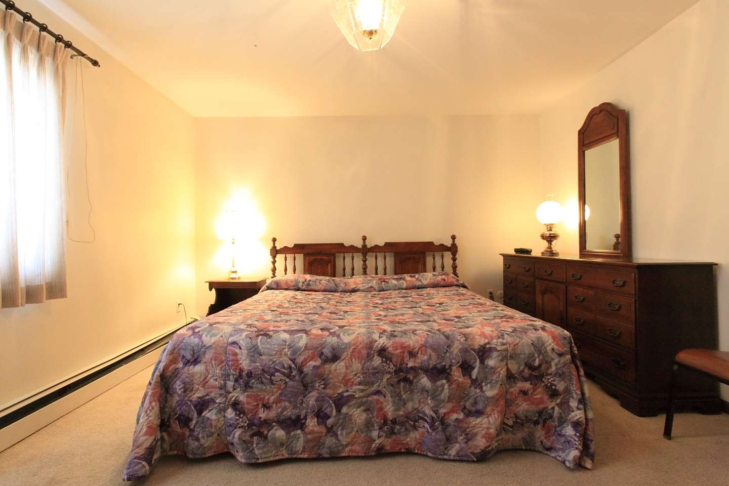 Econo Lodge Inn & Suites