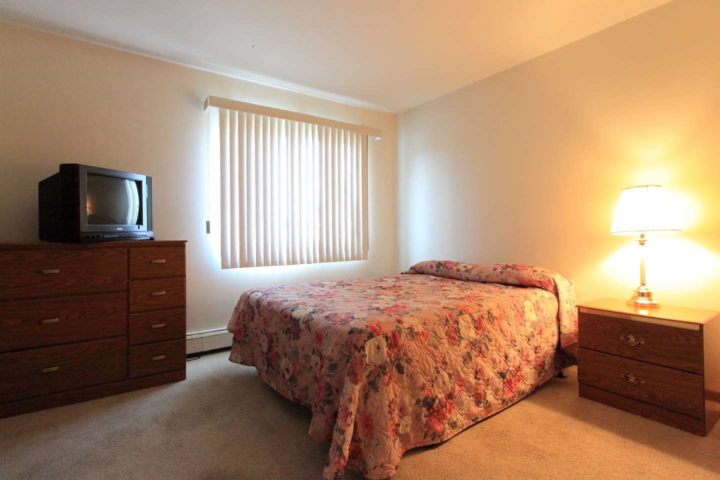 Econo Lodge Inn & Suites
