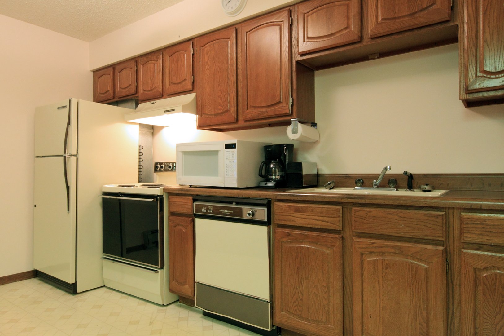 Econo Lodge Inn & Suites
