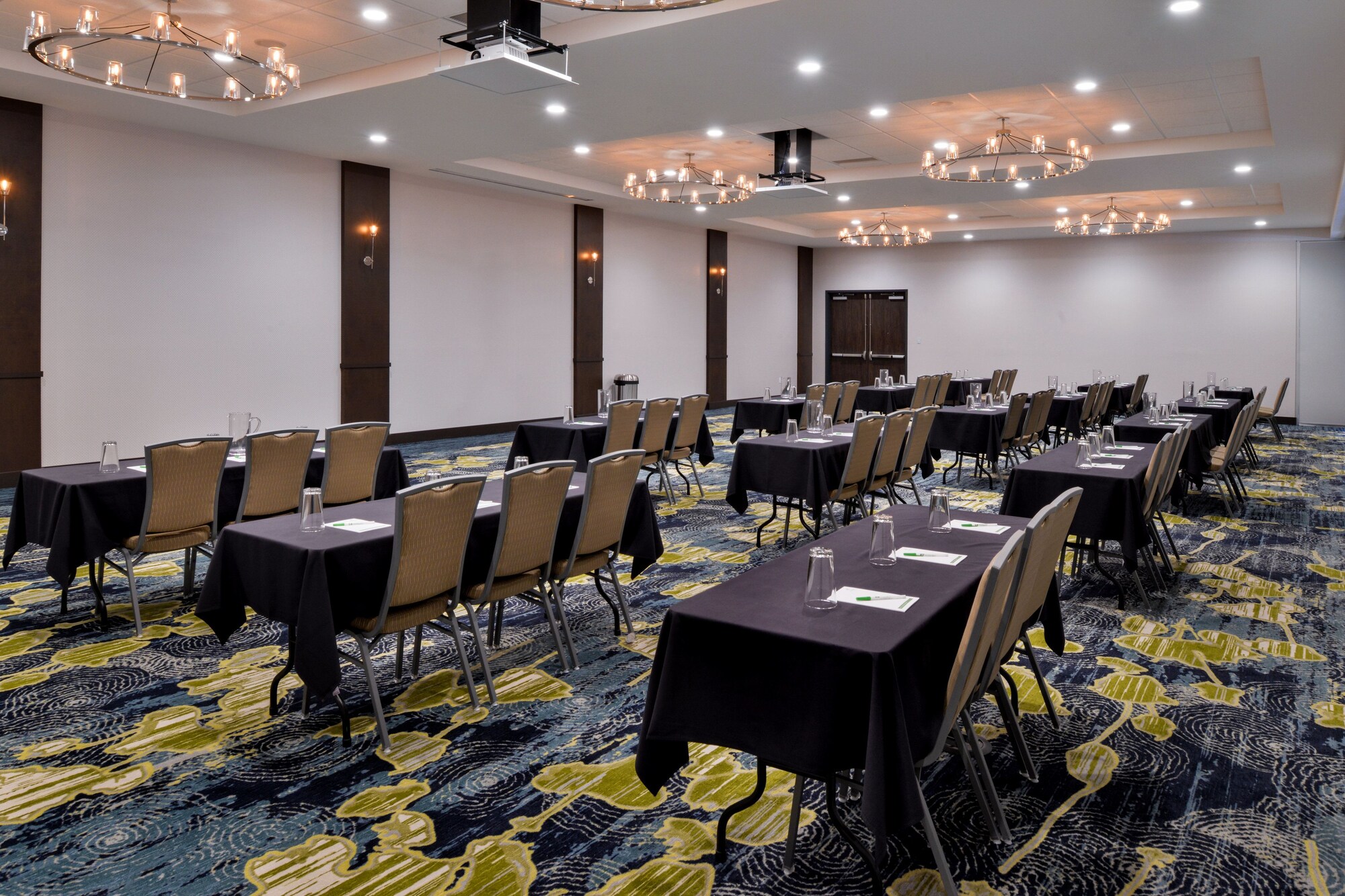 Holiday Inn Hotel & Suites Farmington Hills Detroit NW
