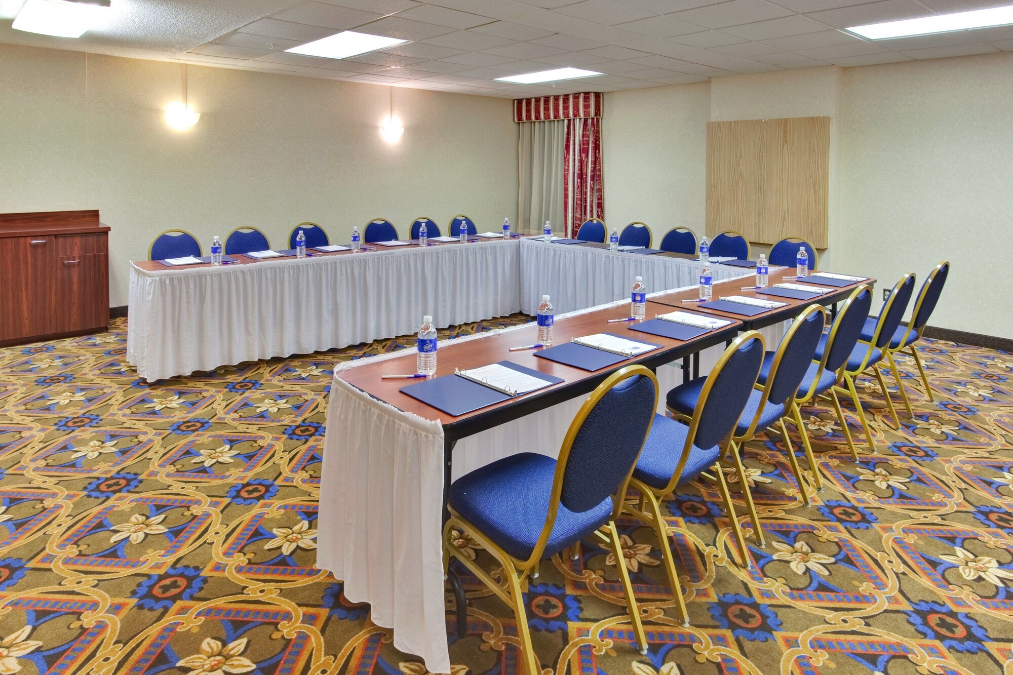 Holiday Inn Express Flint-Campus Area