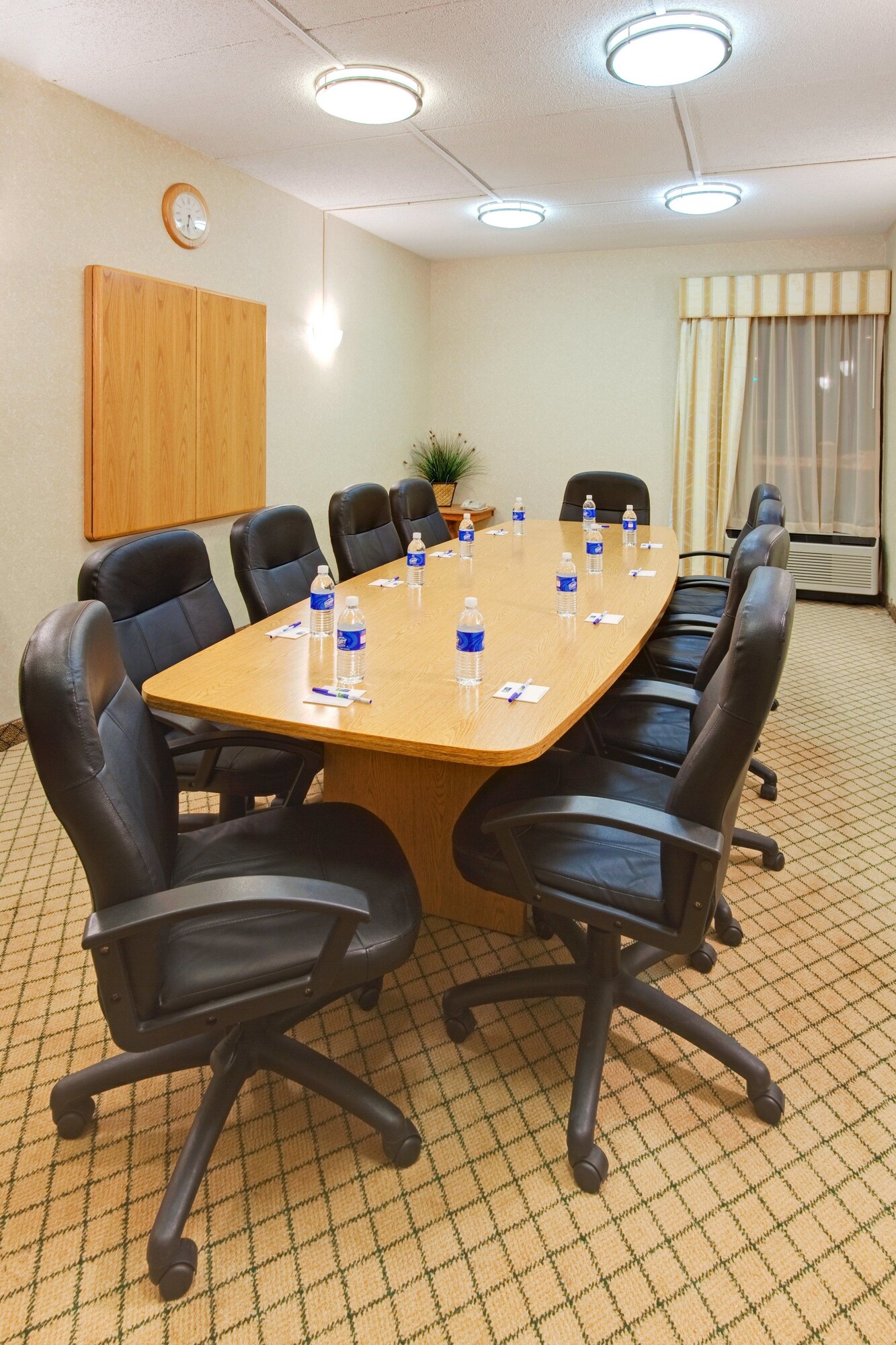 Holiday Inn Express Flint-Campus Area