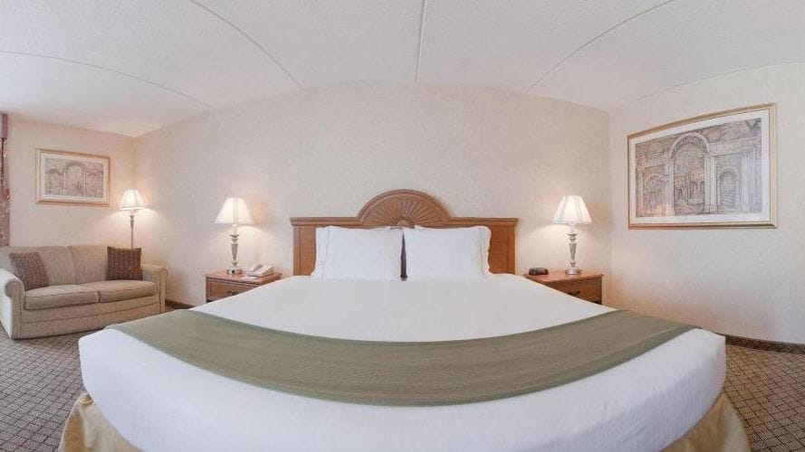 Holiday Inn Express Flint-Campus Area