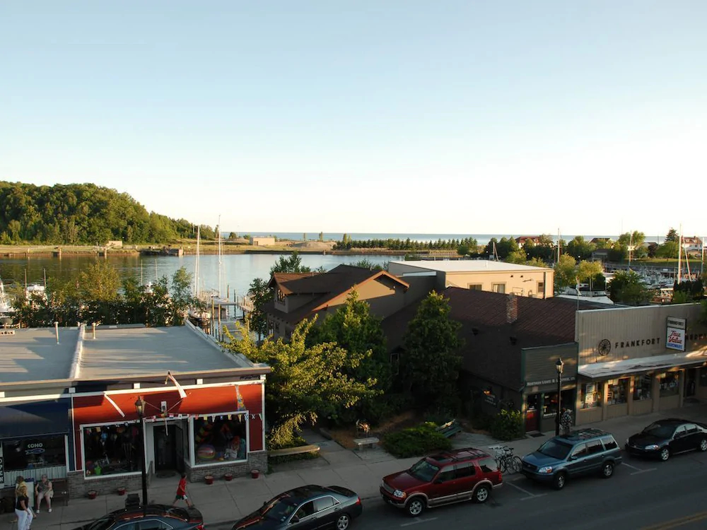Betsie Harbor Lodging