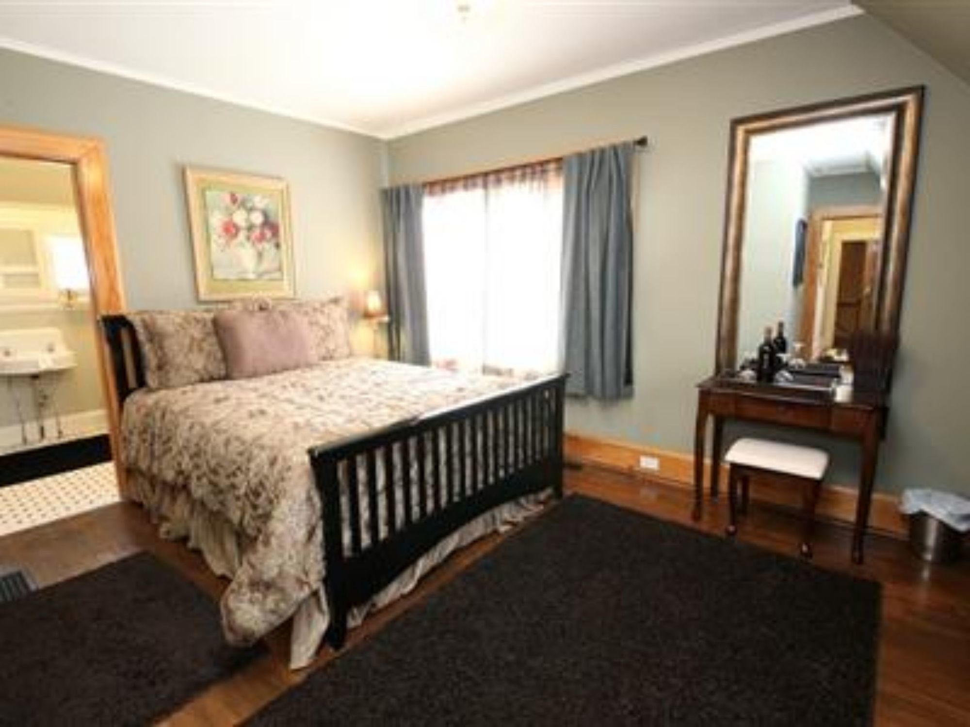 The Leonard at Logan House