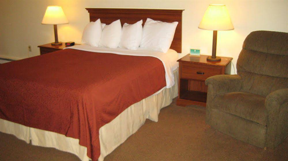 Magnuson Hotel Copper Crown