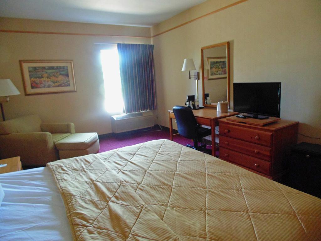 American Inn & Suites