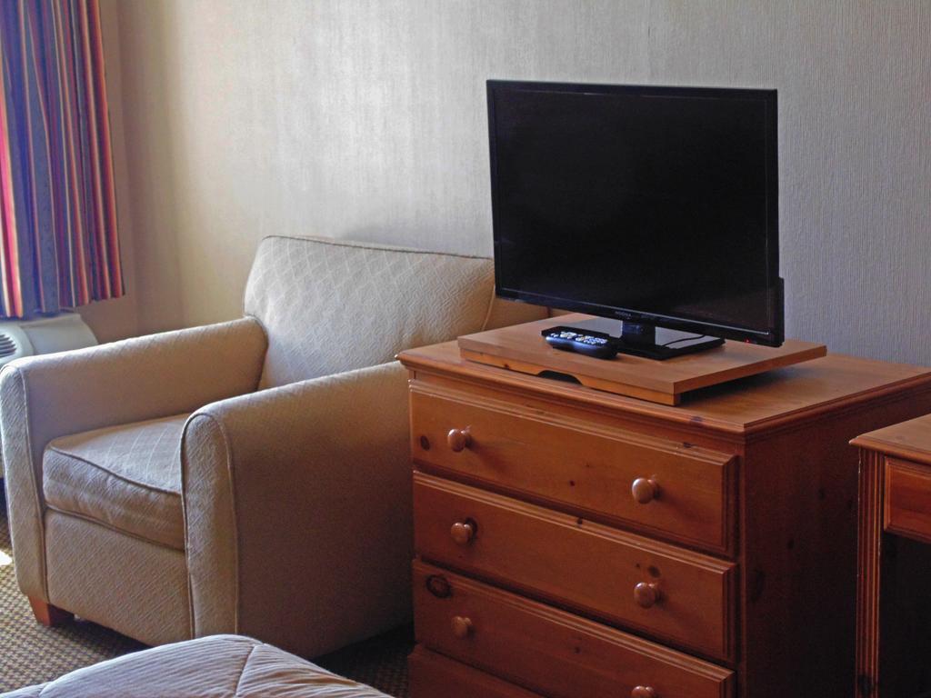 American Inn & Suites