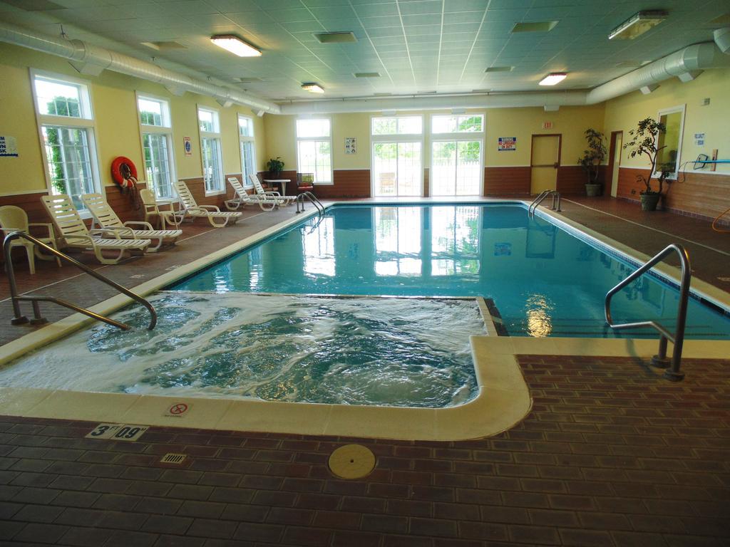 American Inn & Suites