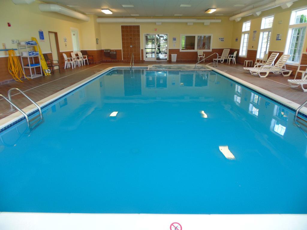 American Inn & Suites