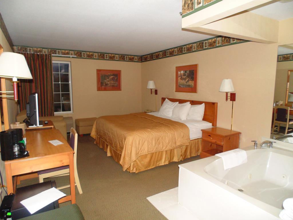 American Inn & Suites