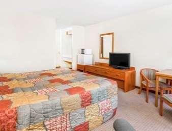 Days Inn by Wyndham Iron Mountain