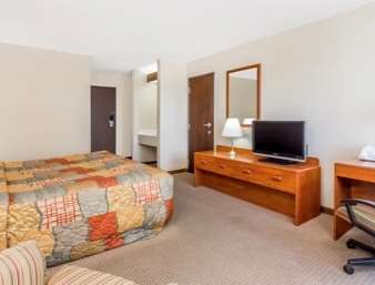 Days Inn by Wyndham Iron Mountain