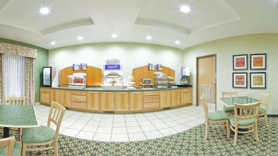 Holiday Inn Express Hotel & Suites Iron Mountain