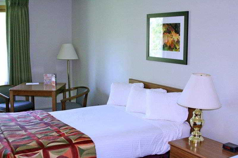 Magnuson Hotel Country Inn