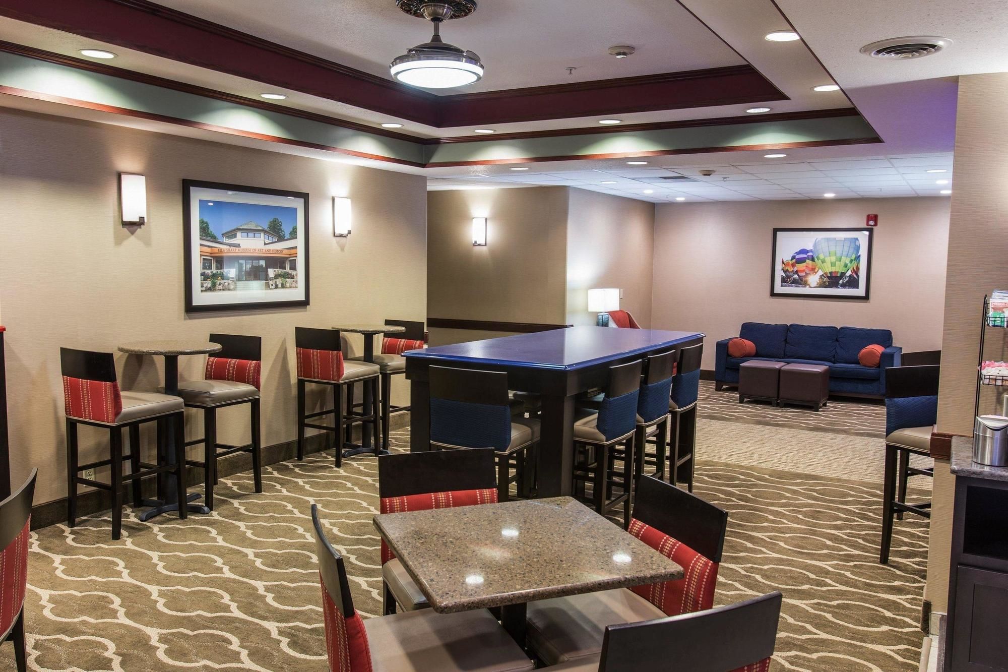 Comfort Inn & Suites