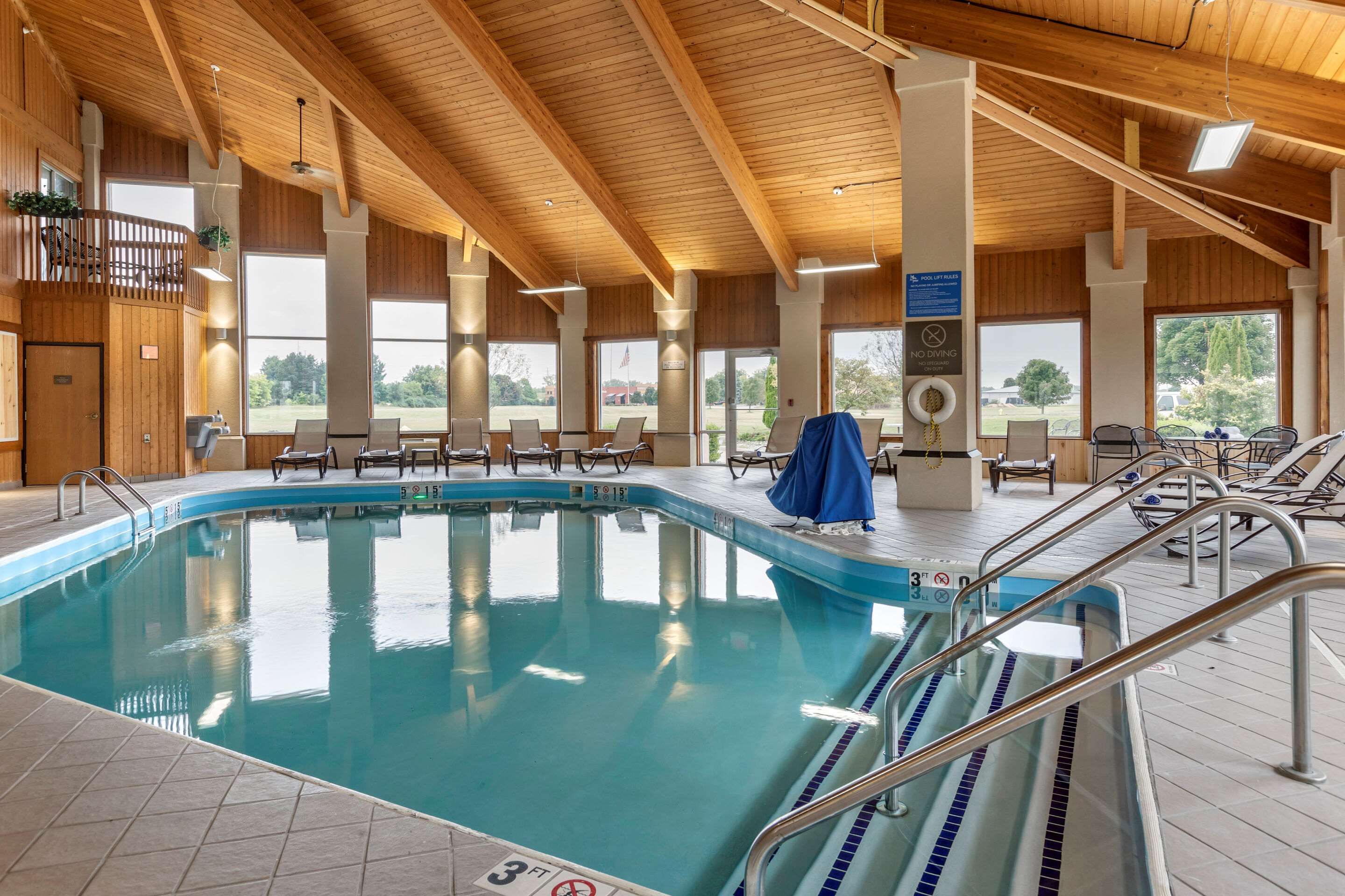 Comfort Inn & Suites Dimondale - Lansing