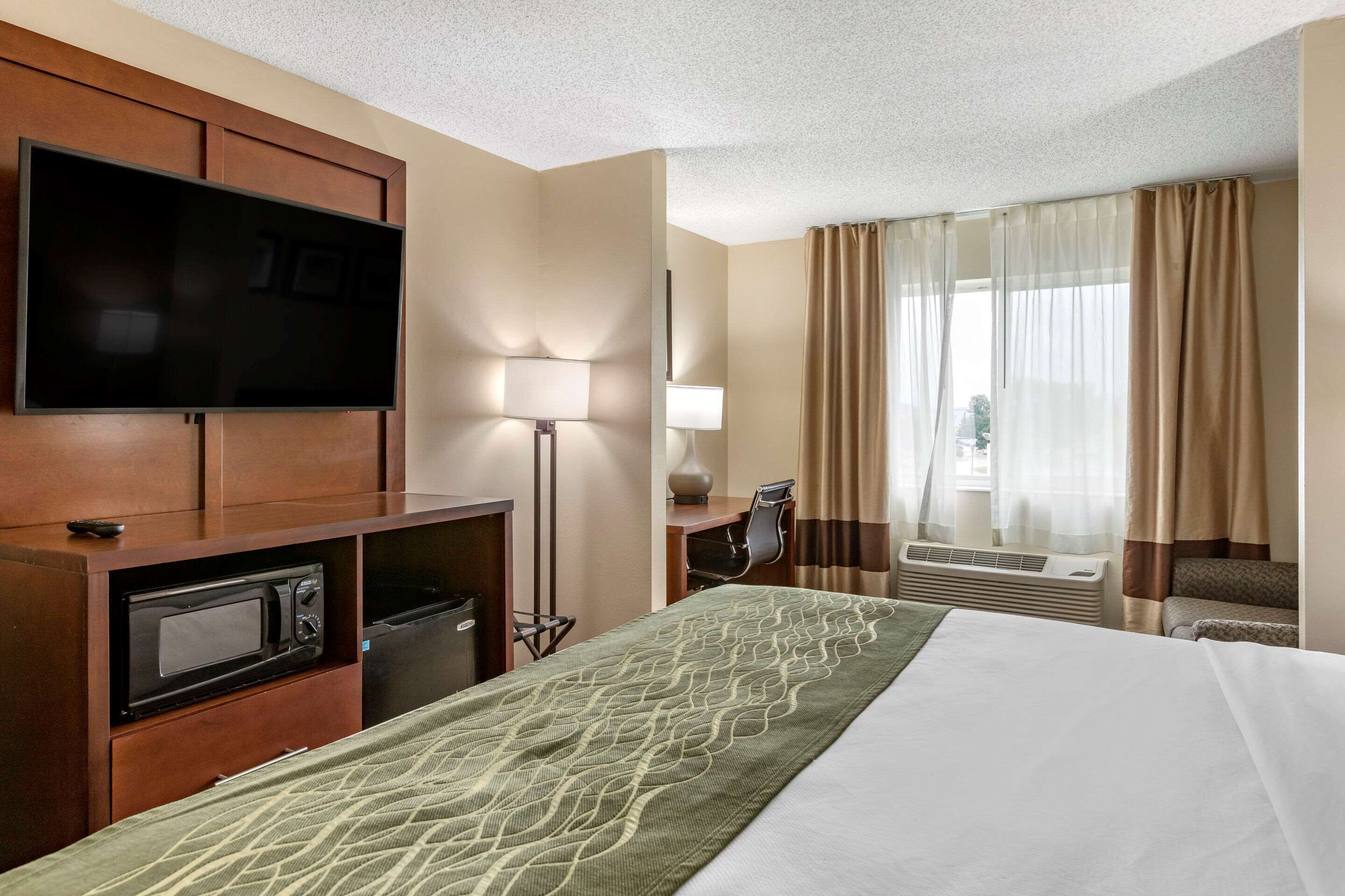 Comfort Inn & Suites Dimondale - Lansing