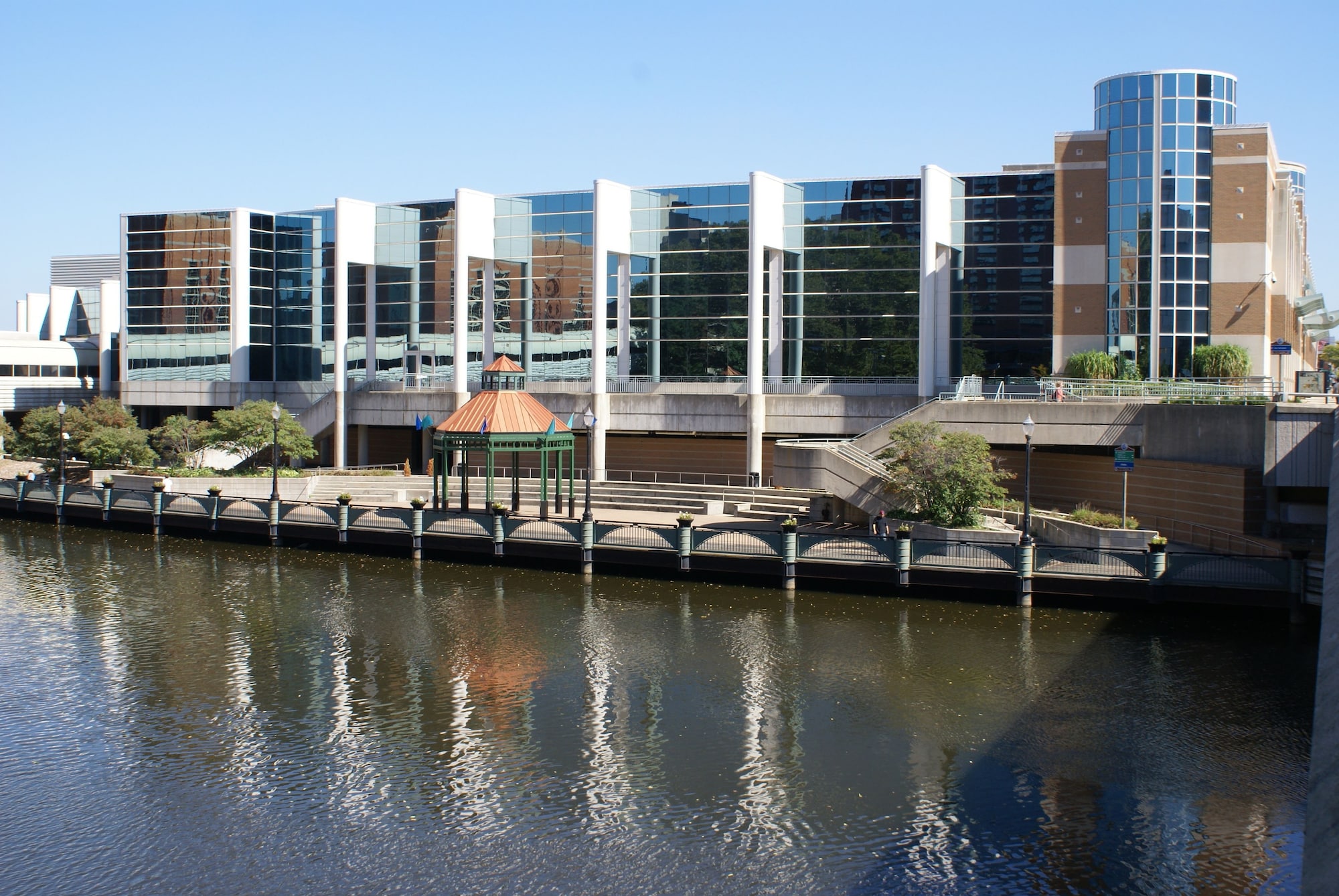 DoubleTree by Hilton Lansing