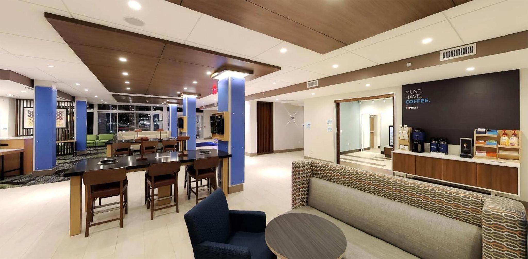 Holiday Inn Express and Suites Detroit Northwest - Livonia