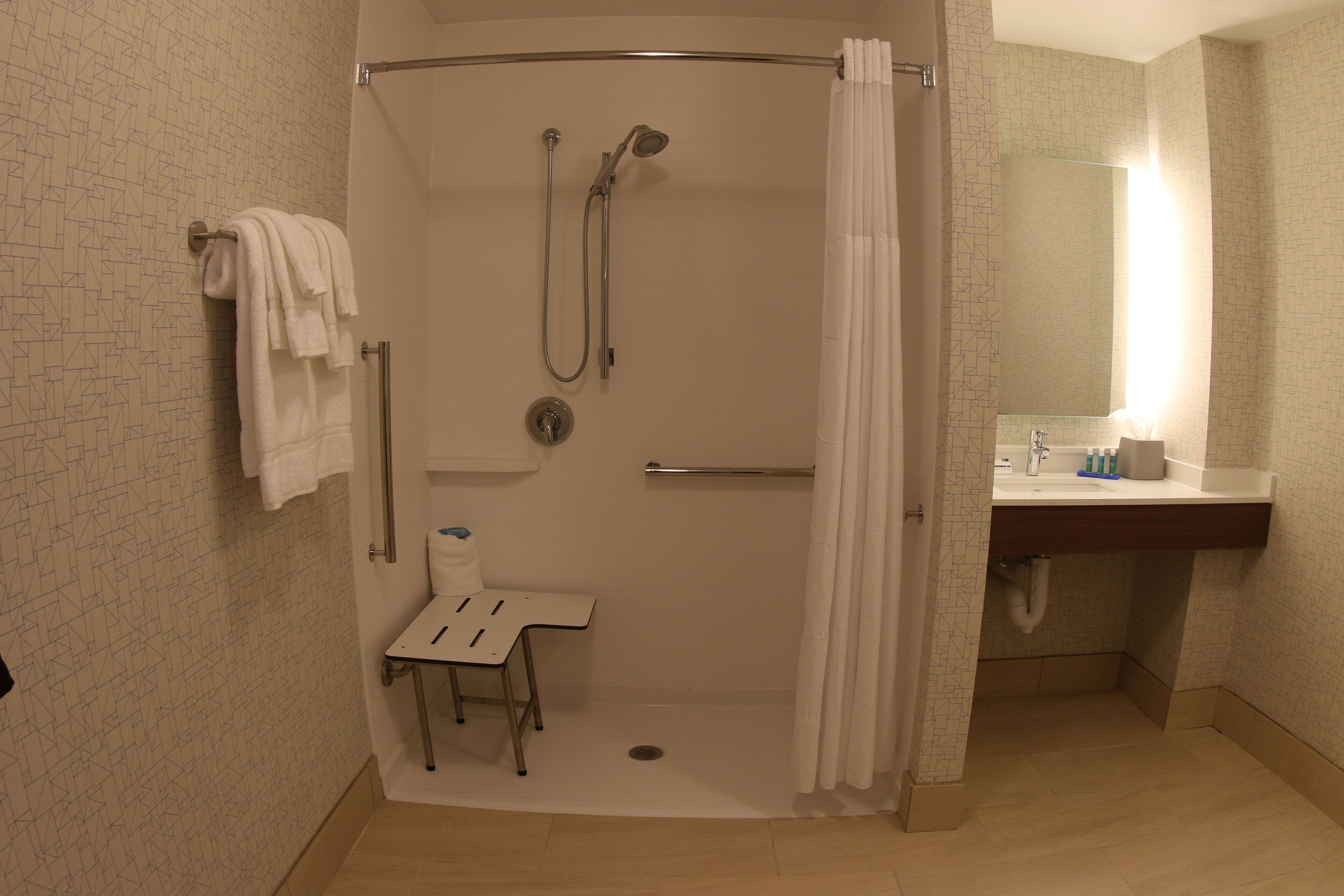 Holiday Inn Express and Suites Detroit Northwest - Livonia