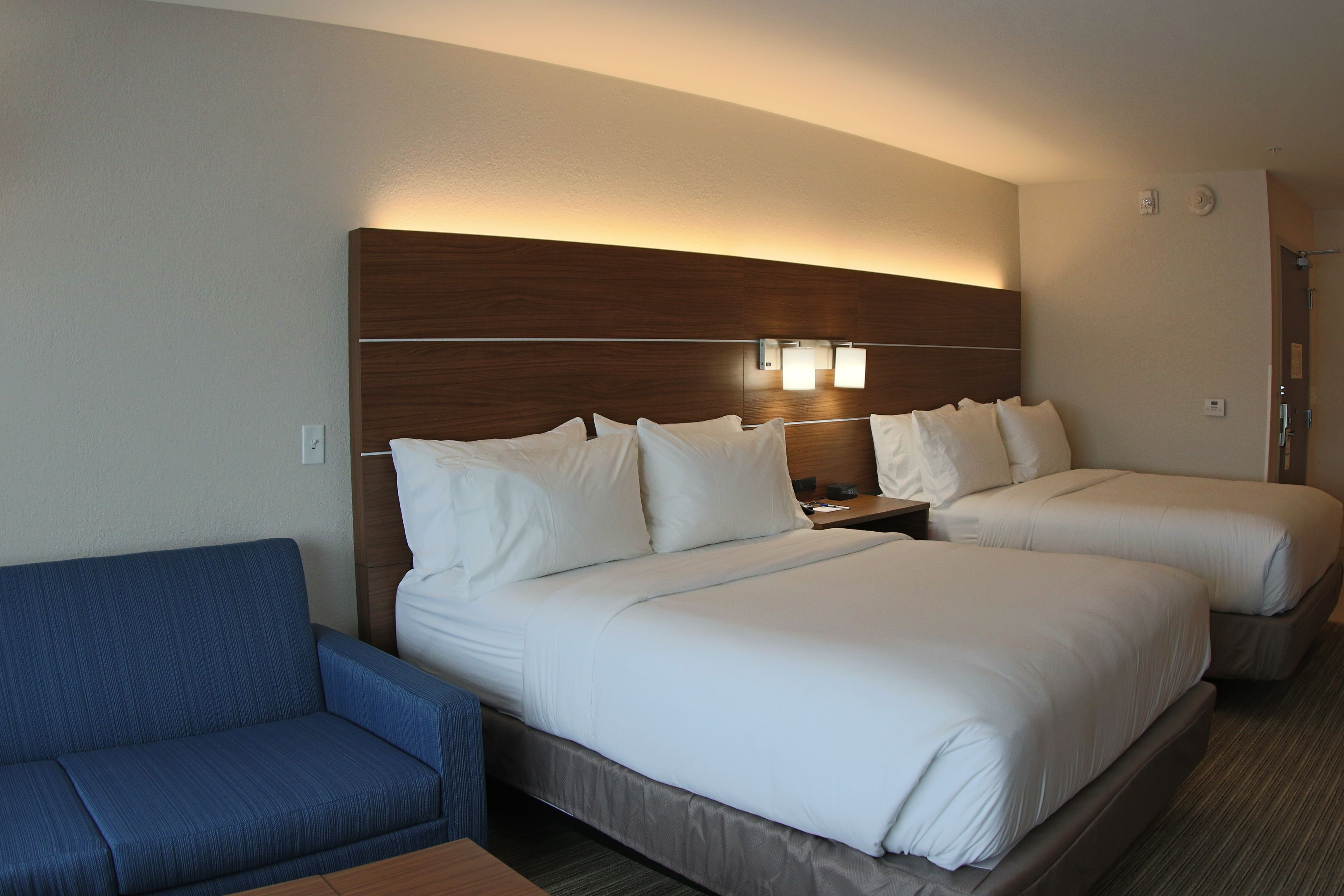 Holiday Inn Express and Suites Detroit Northwest - Livonia
