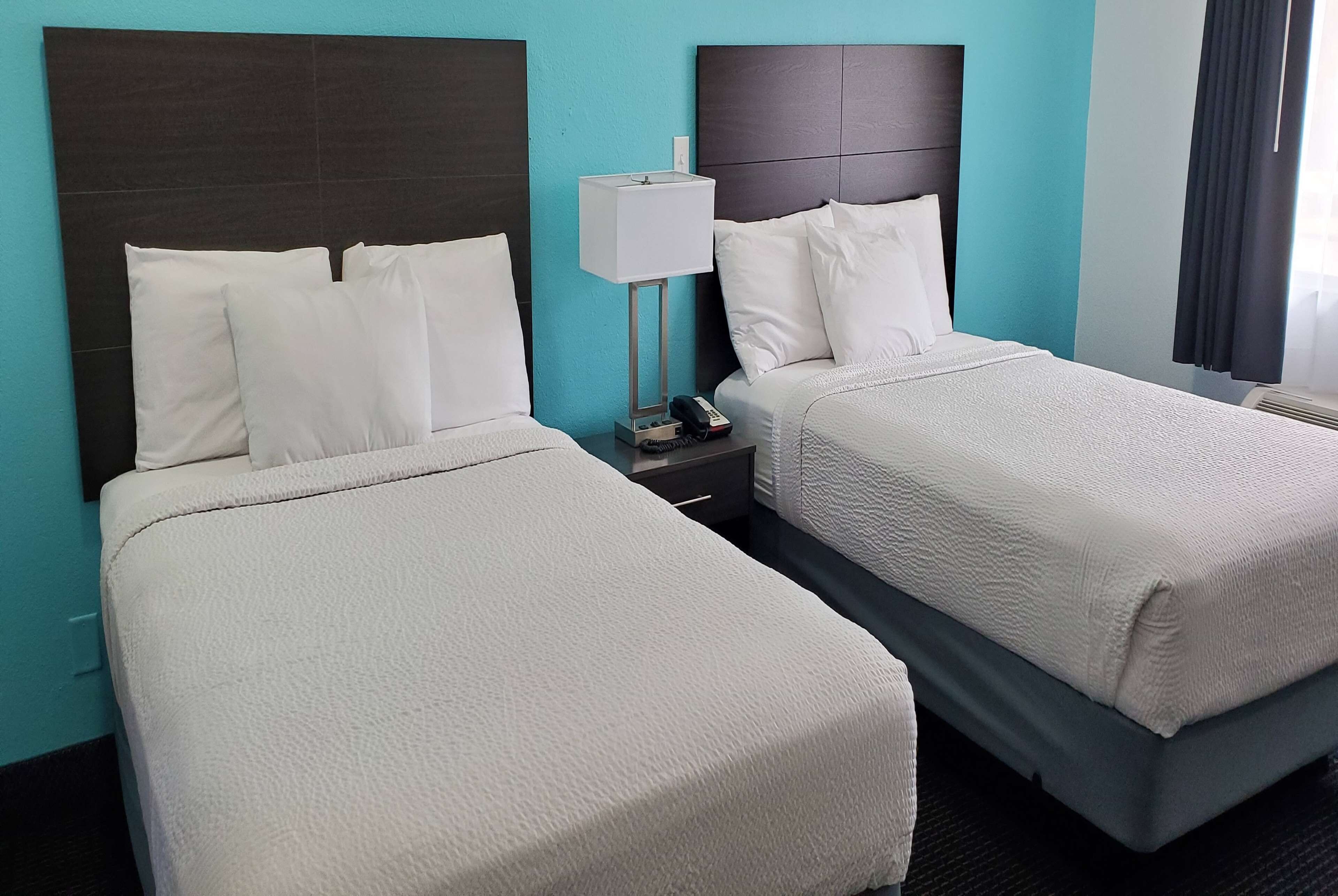 Travelodge by Wyndham Livonia Canton Novi Detroit Area