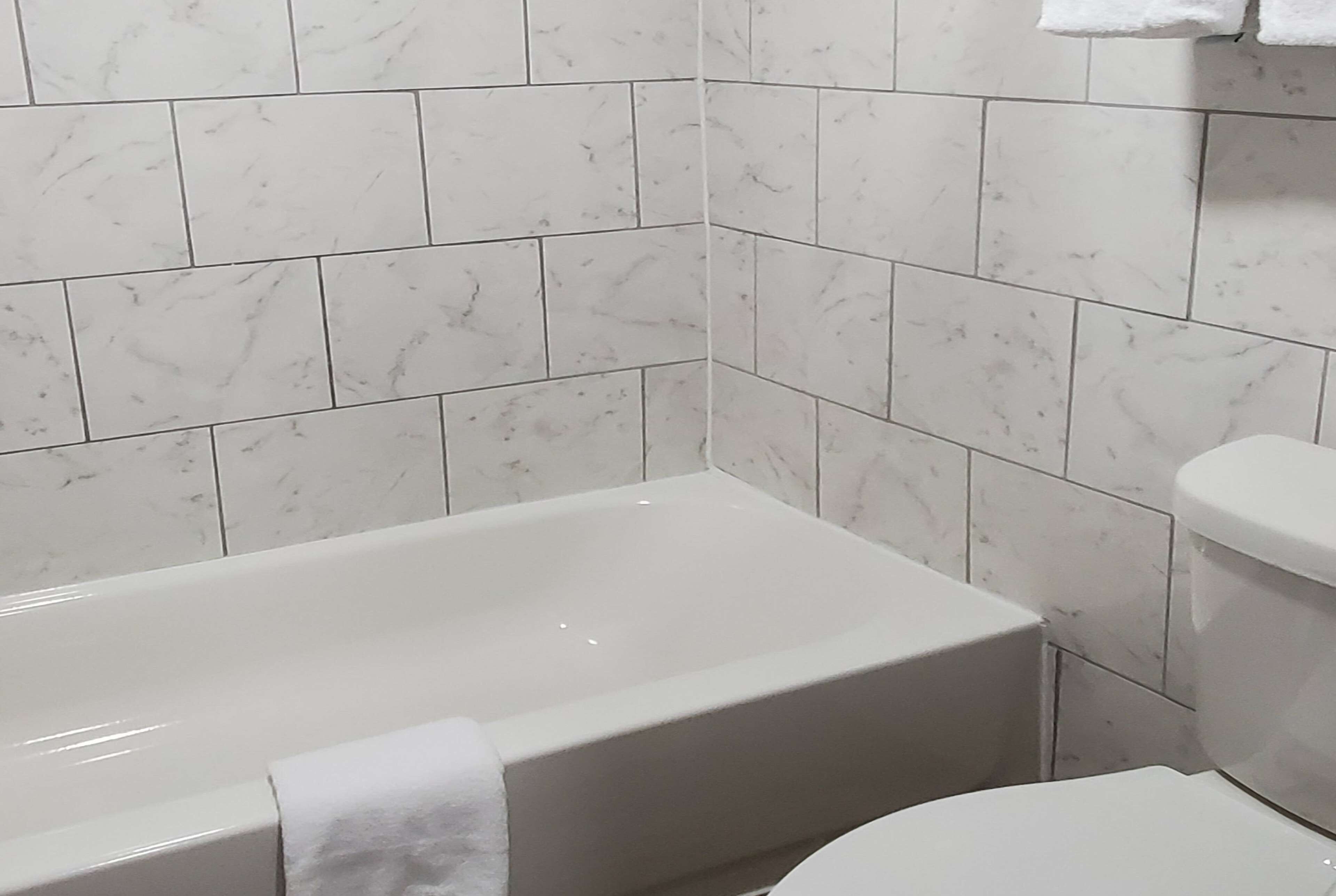 Travelodge by Wyndham Livonia Canton Novi Detroit Area