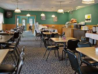 Days Inn by Wyndham Mackinaw City - Lakeview
