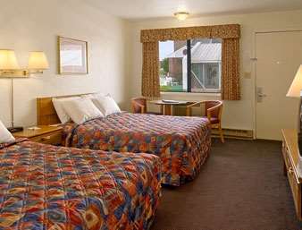 Days Inn by Wyndham Mackinaw City - Lakeview