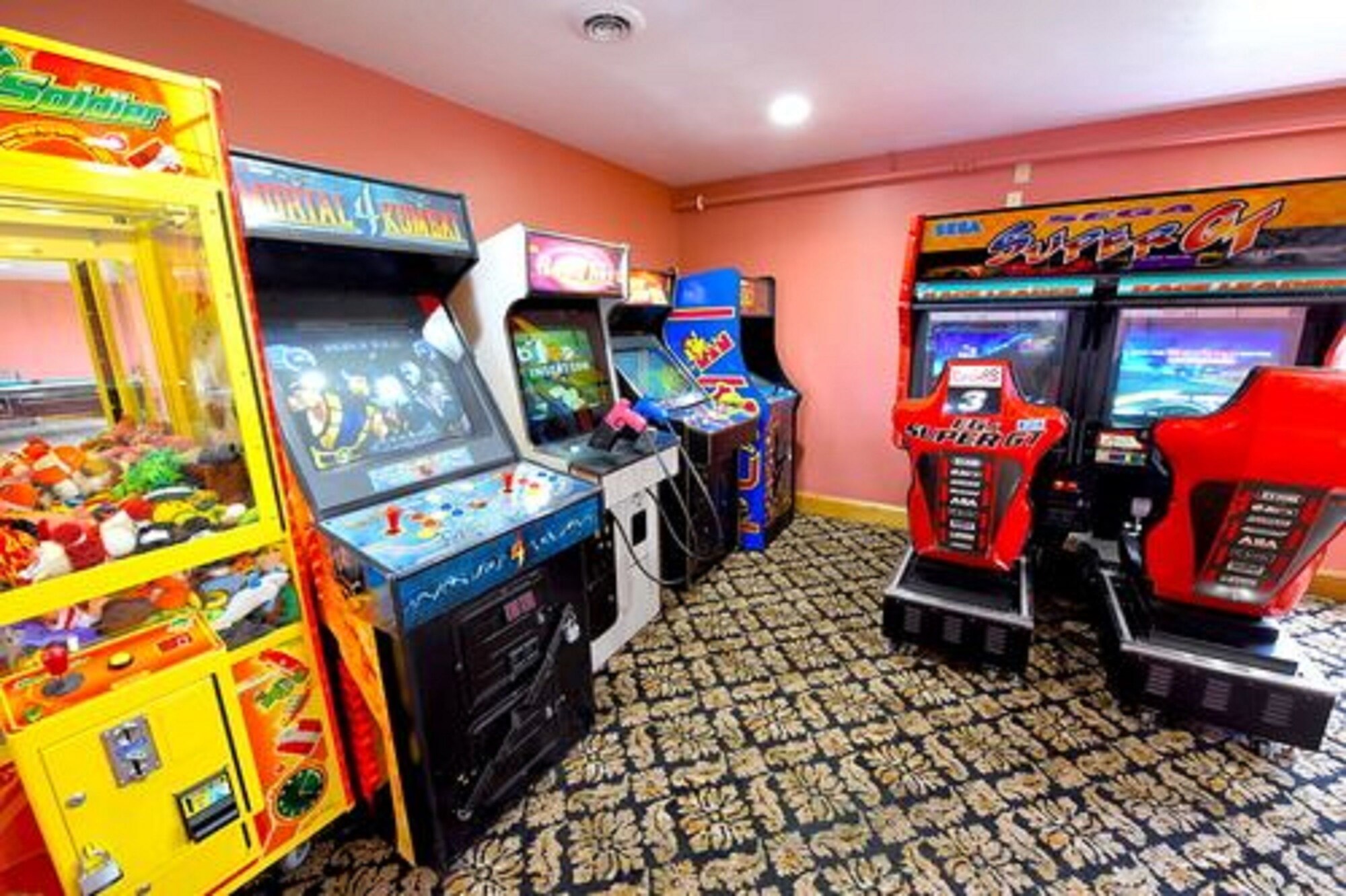 Days Inn by Wyndham Mackinaw City - Lakeview