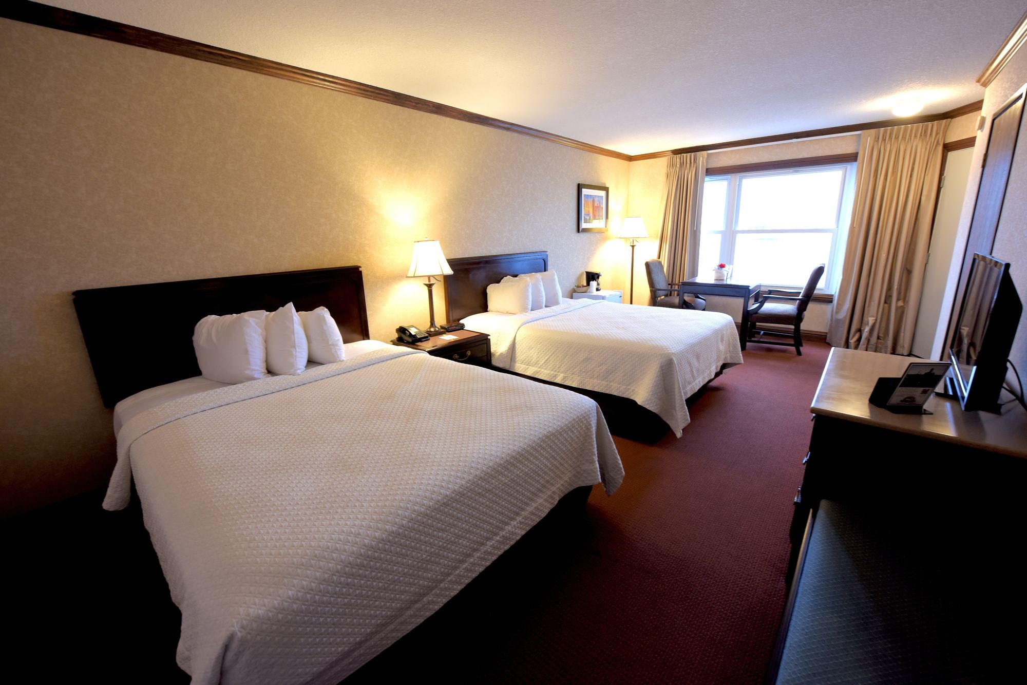 Days Inn by Wyndham Mackinaw City - Lakeview