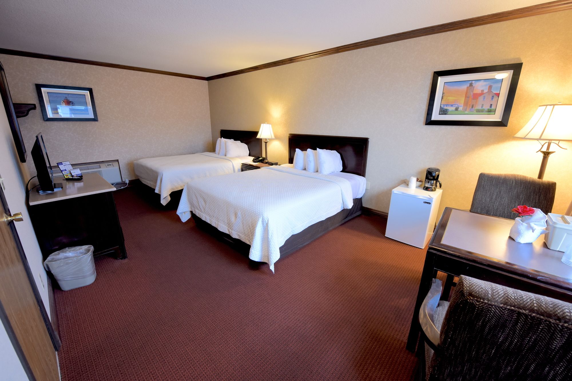 Days Inn by Wyndham Mackinaw City - Lakeview