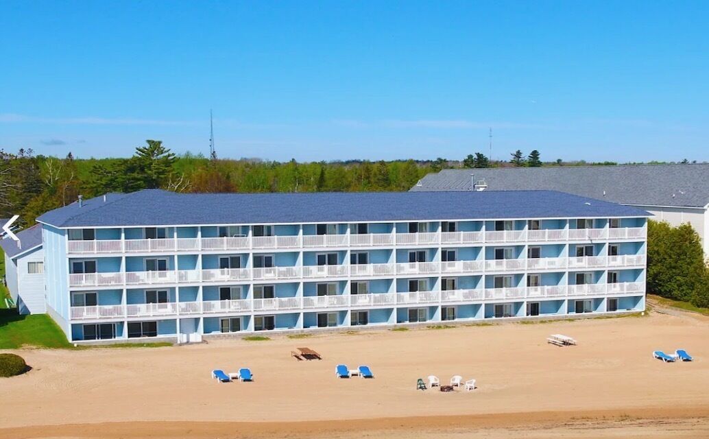 Great Mackinaw Beachfront Hotel