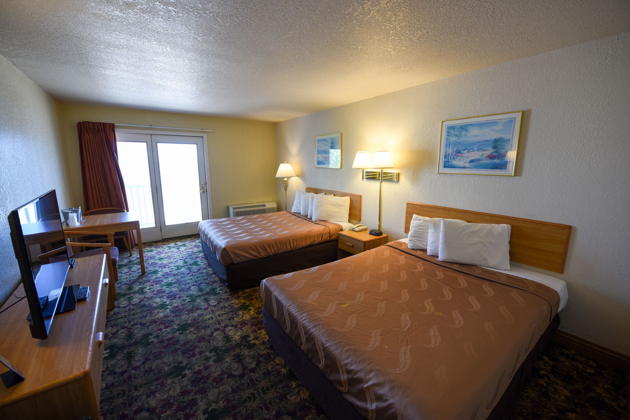 Great Mackinaw Beachfront Hotel