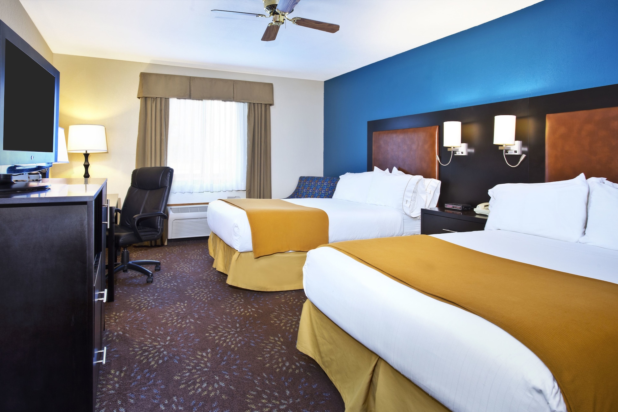 Holiday Inn Express Mackinaw City