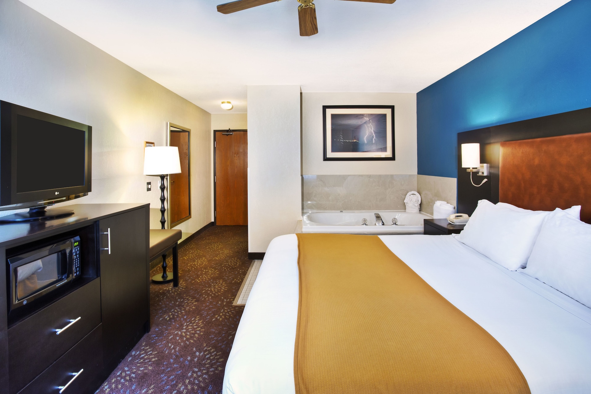Holiday Inn Express Mackinaw City