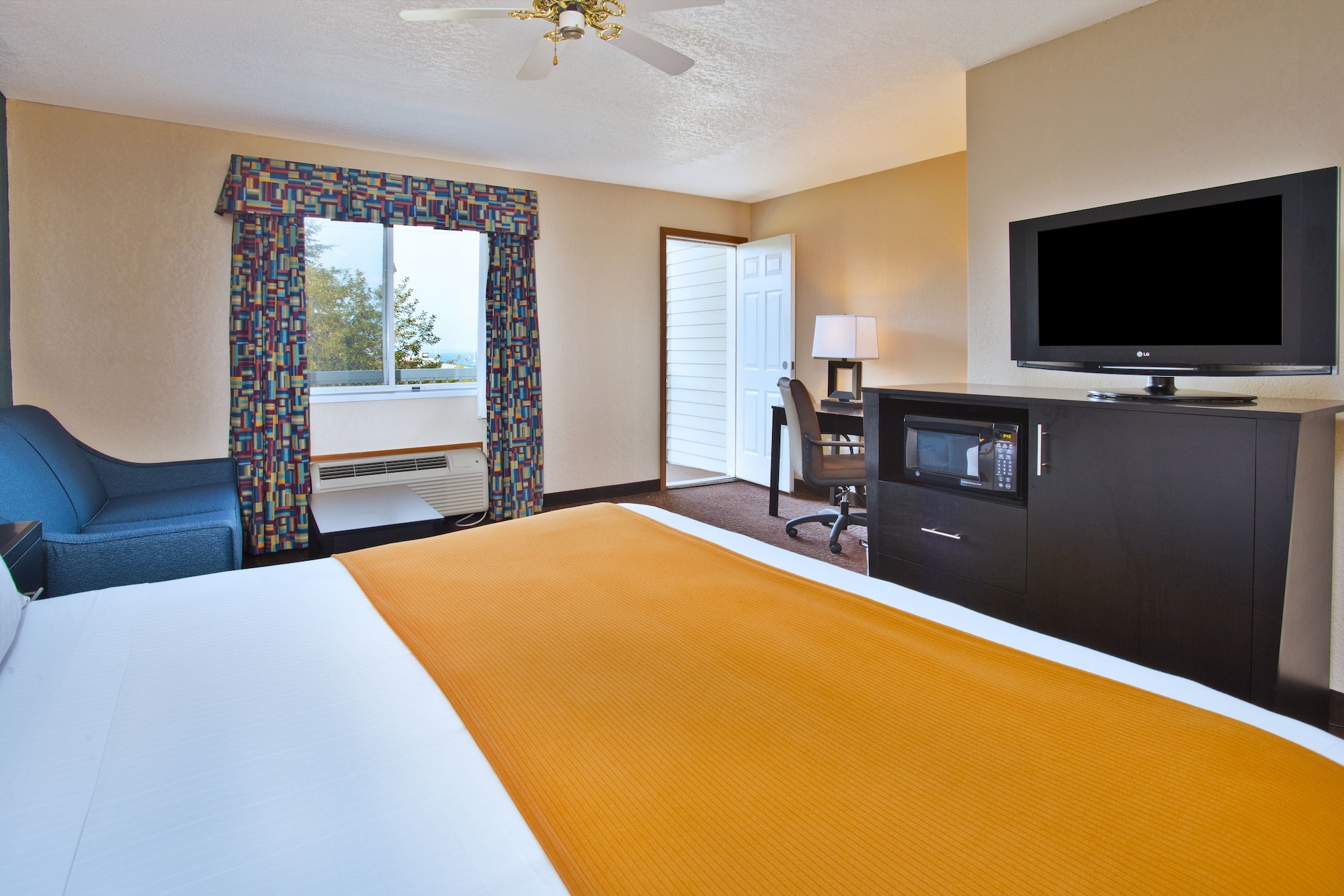 Holiday Inn Express Mackinaw City