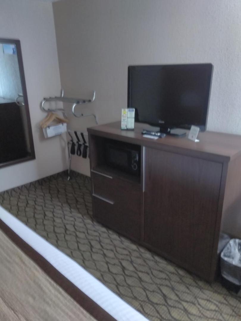 Baymont Inn & Suites Madison Heights Detroit Area