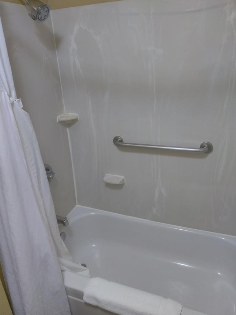Baymont Inn & Suites Madison Heights Detroit Area