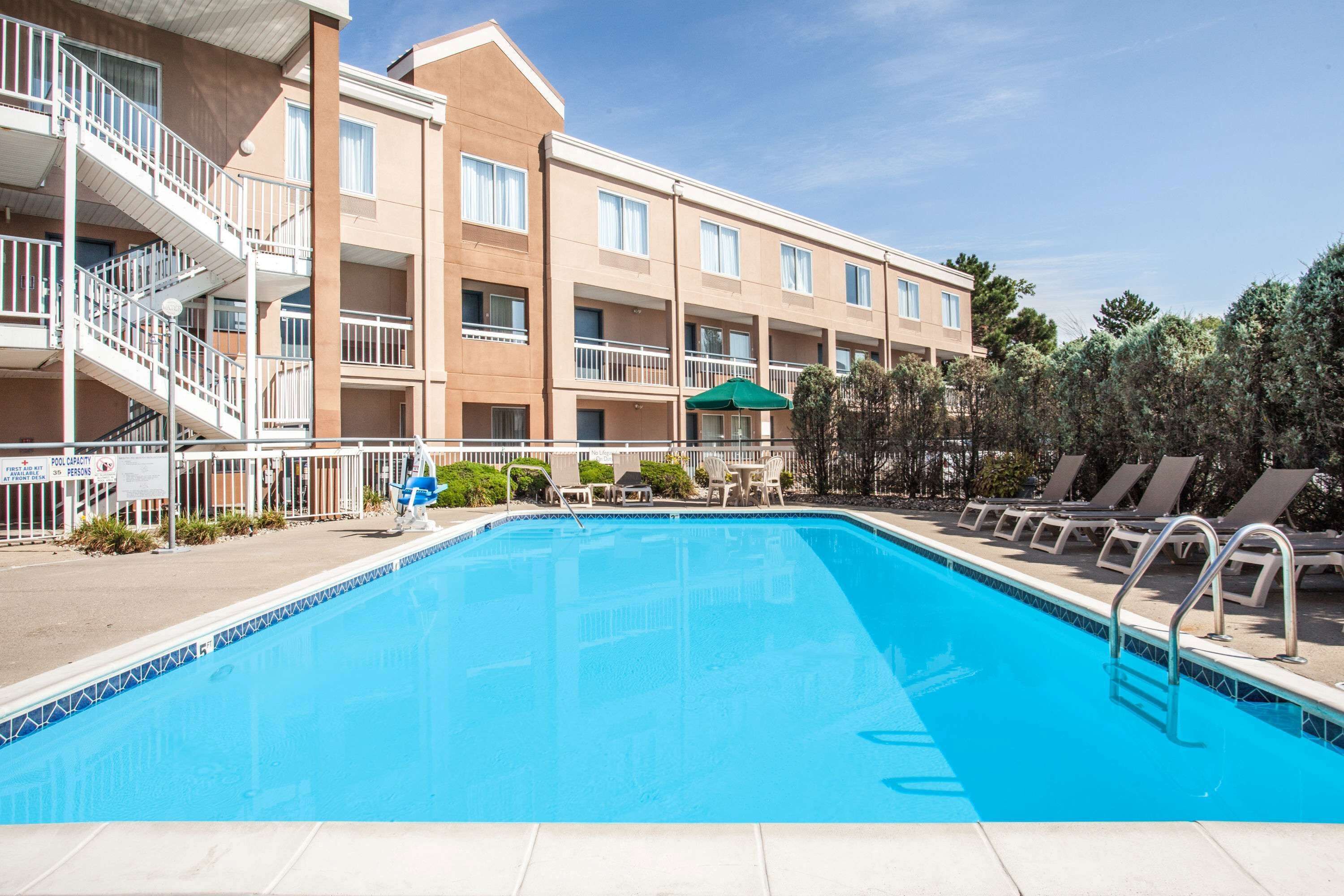 Baymont Inn & Suites Madison Heights Detroit Area