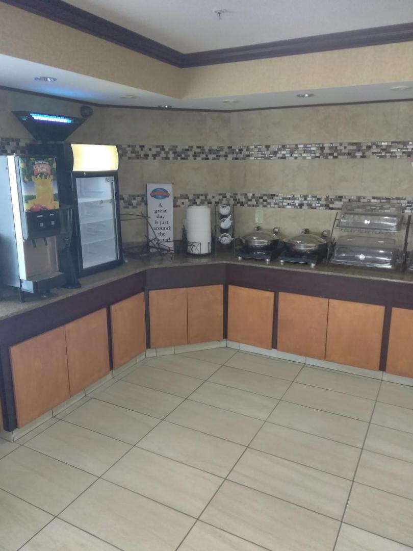 Baymont Inn & Suites Madison Heights Detroit Area