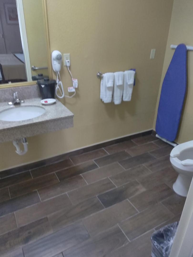 Baymont Inn & Suites Madison Heights Detroit Area