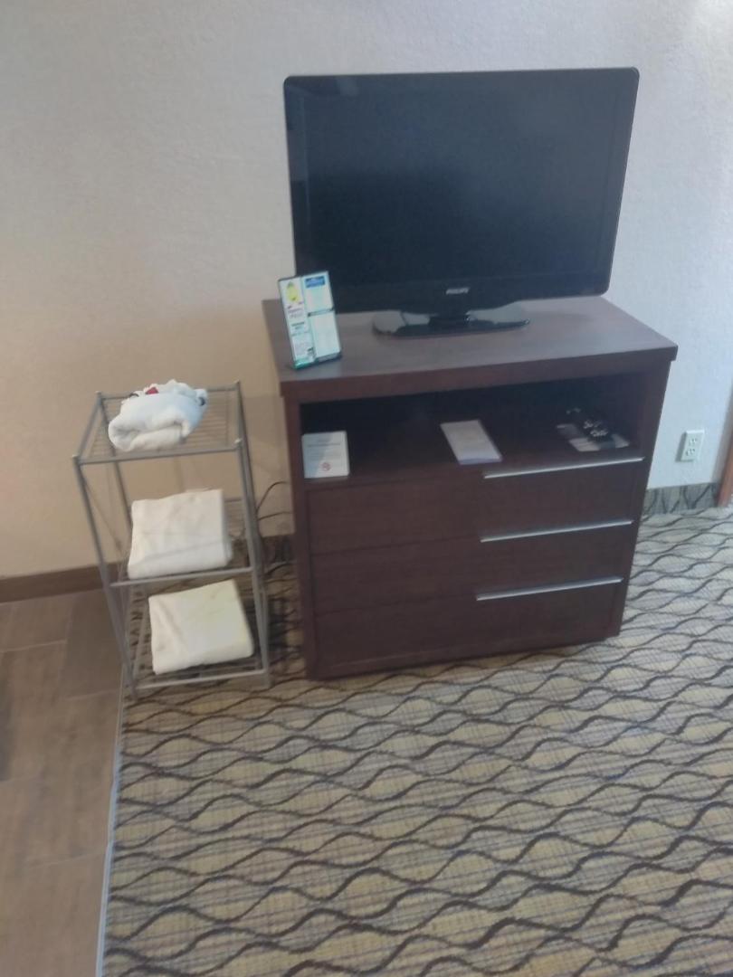 Baymont Inn & Suites Madison Heights Detroit Area