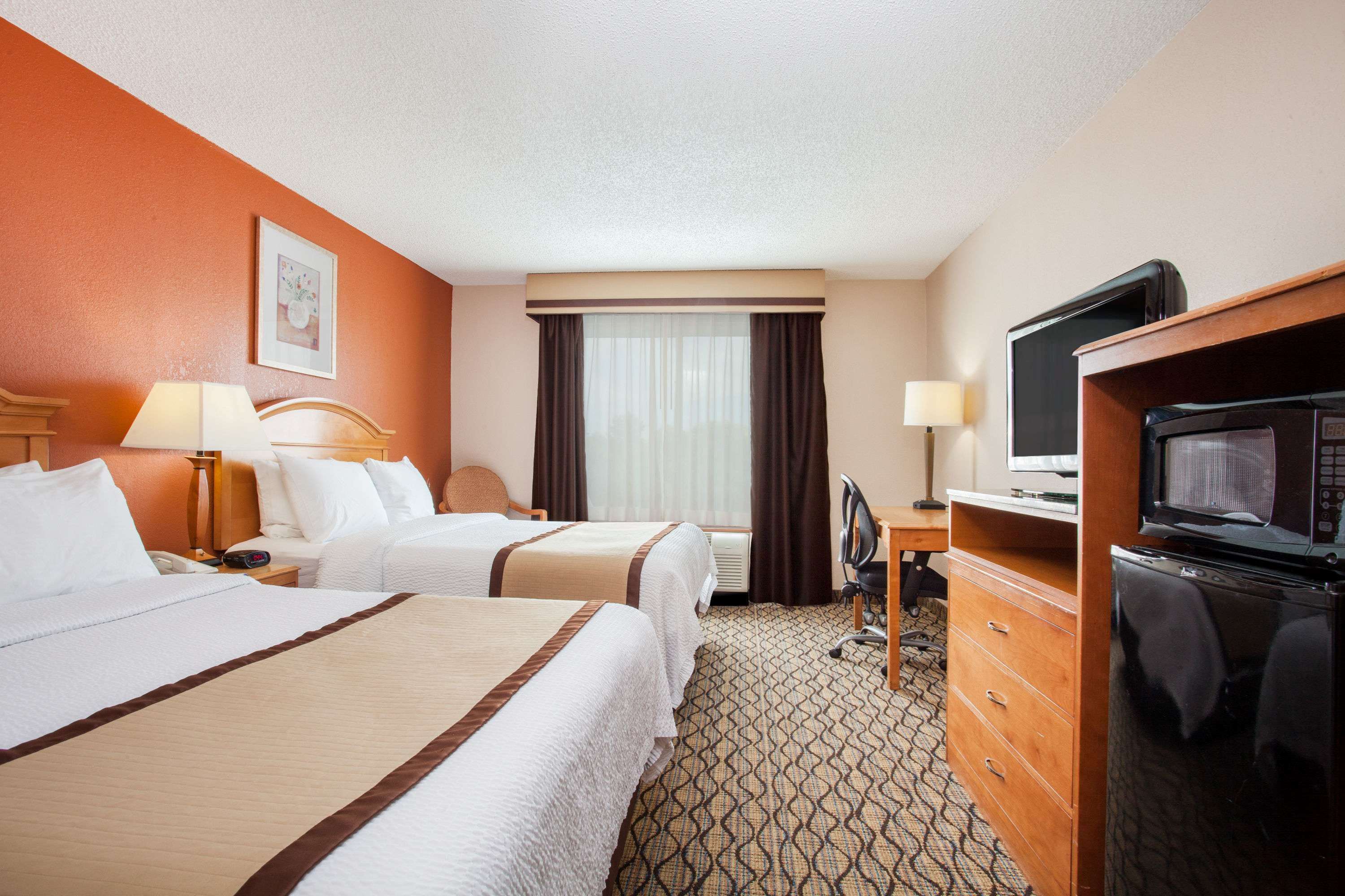 Baymont Inn & Suites Madison Heights Detroit Area