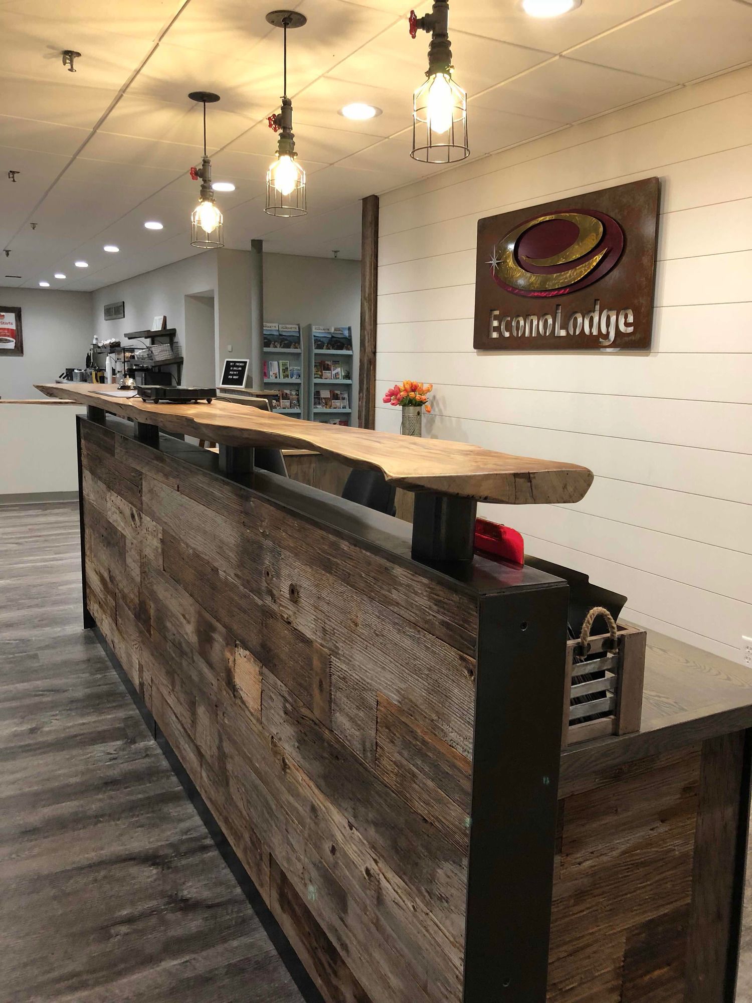 Econo Lodge Lakeside